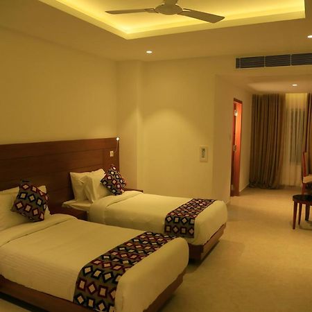 Hotel Victoria International Kattappana Luaran gambar