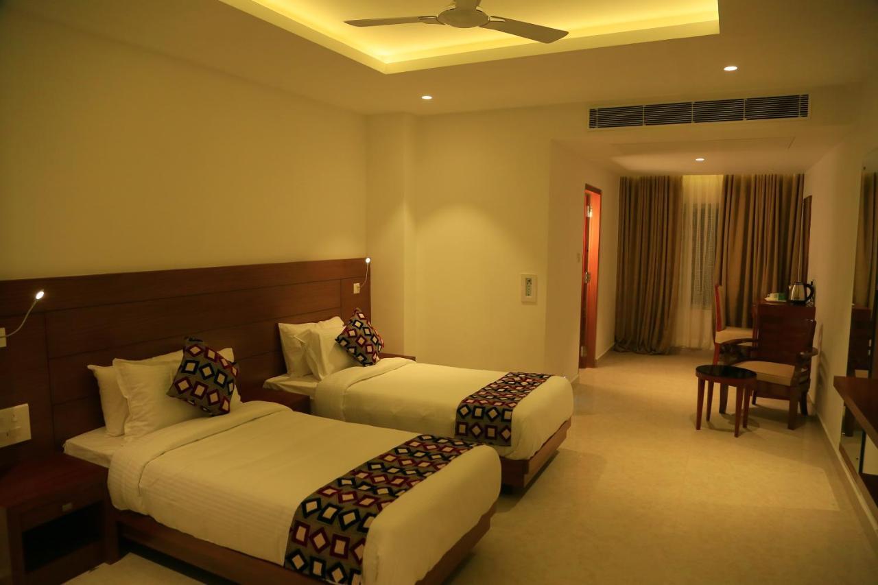 Hotel Victoria International Kattappana Luaran gambar