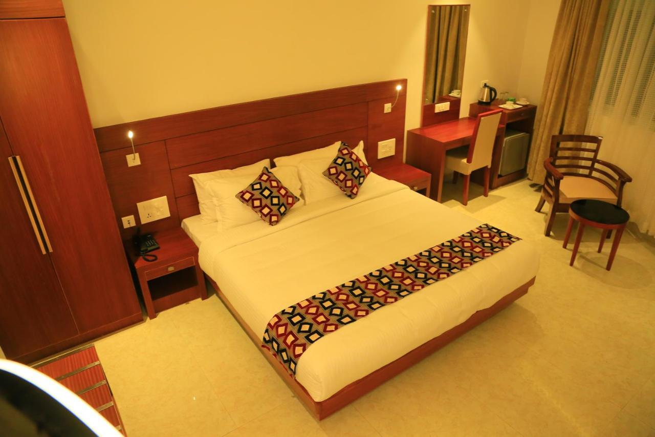 Hotel Victoria International Kattappana Luaran gambar