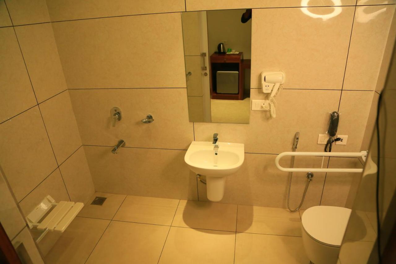 Hotel Victoria International Kattappana Luaran gambar