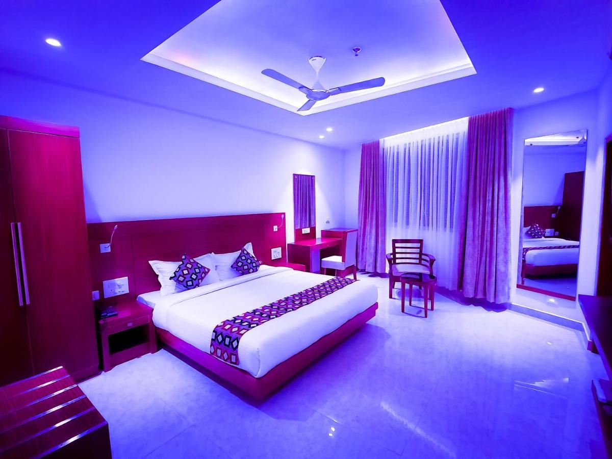Hotel Victoria International Kattappana Luaran gambar
